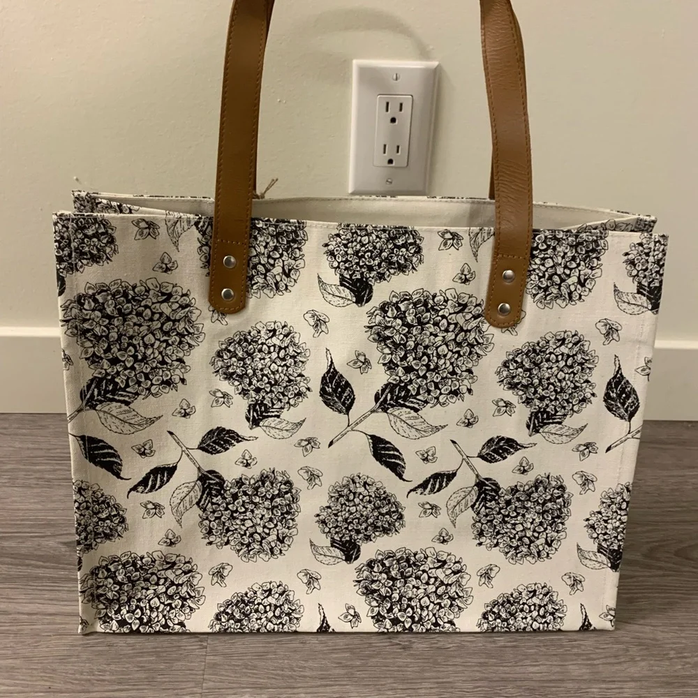 Large Floral black and white Cotton fabric Canvas Tote Bag with leather Handles - Picture 3 of 8